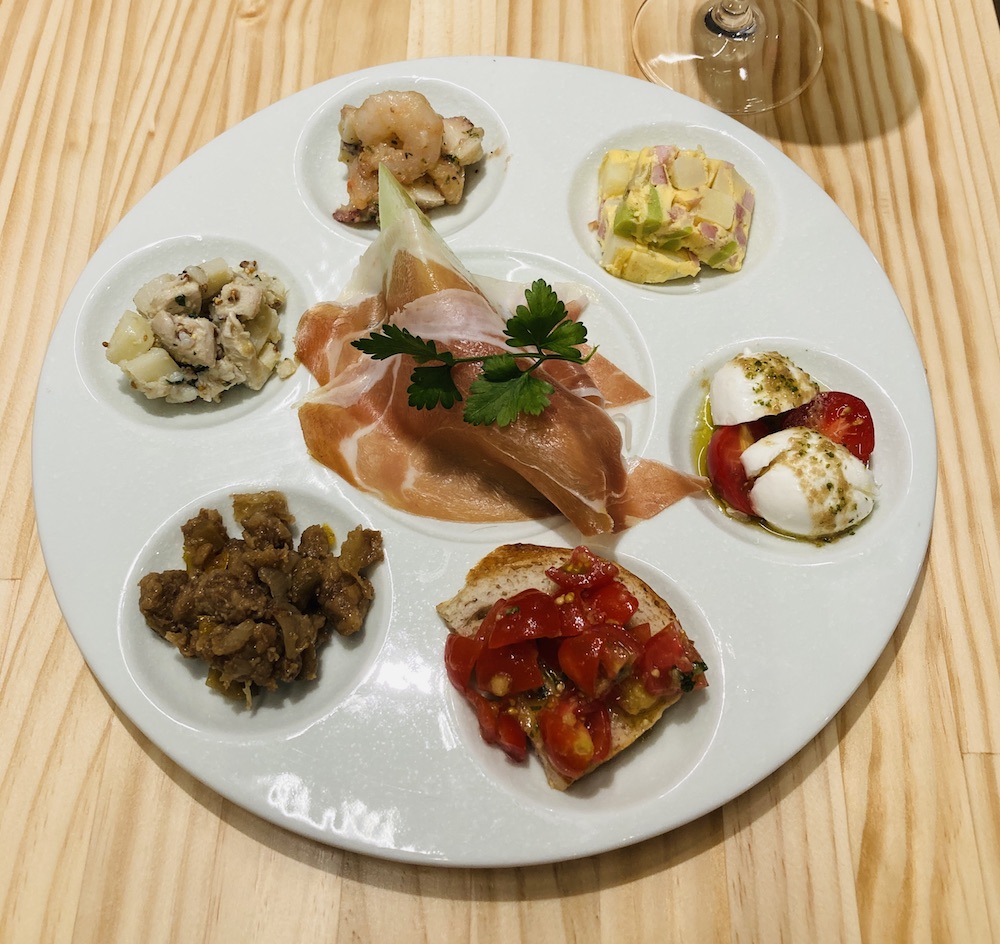 前菜の盛り合わせも大満足!
